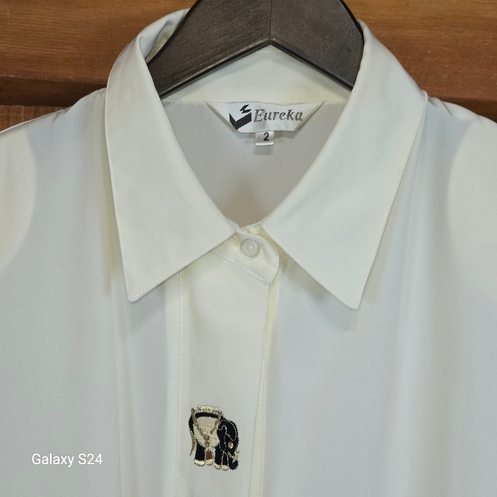 Eureka Ivory Embroidered Elephant Short Sleeve Button‎ Up Shirt Women Size 2